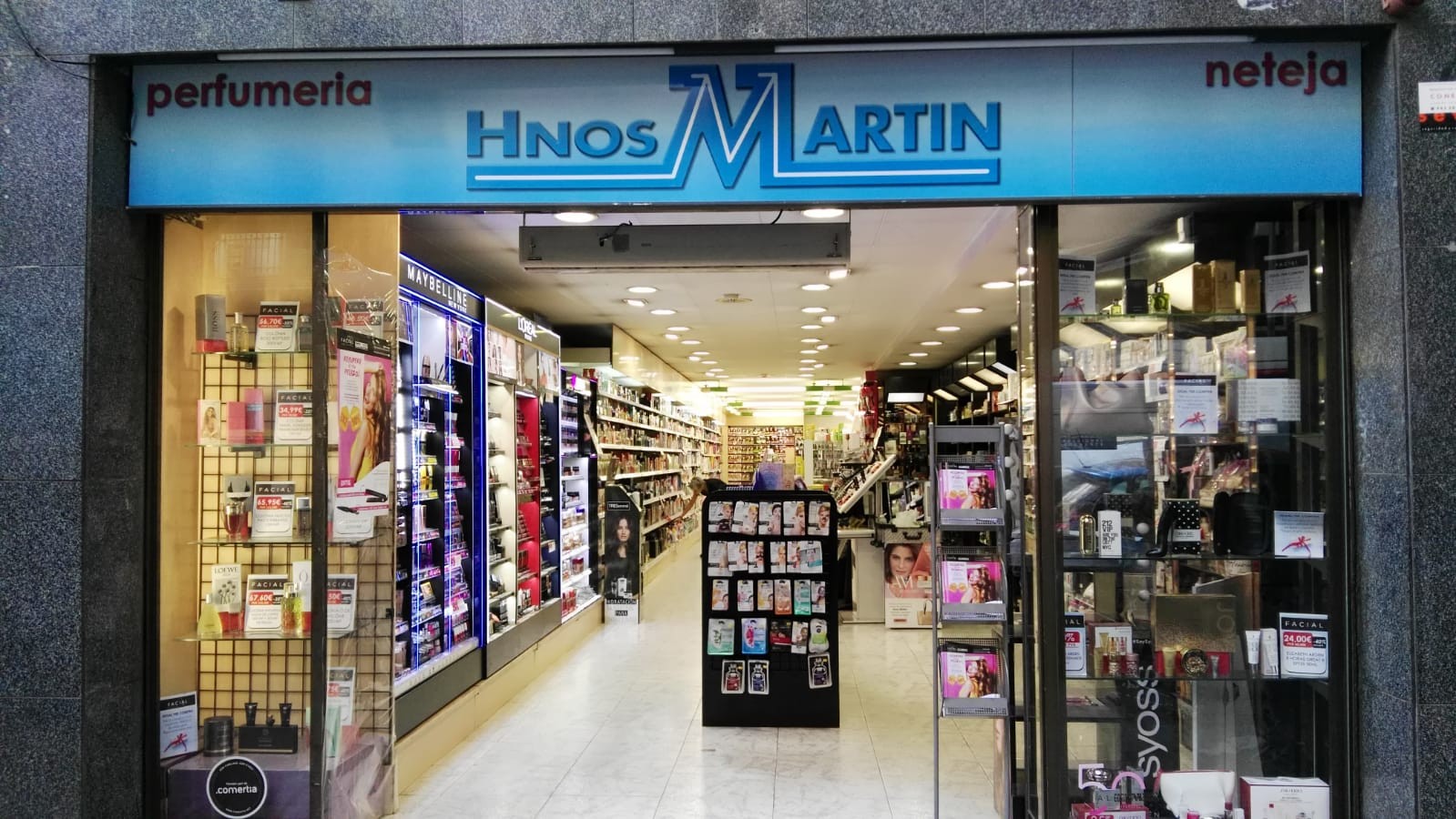 Perfumeria i Drogueria Hnos. Martín (Valencia, 459)